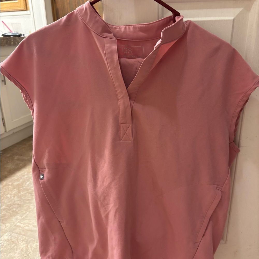 Figs Women's Chalk Pink Scrub Set